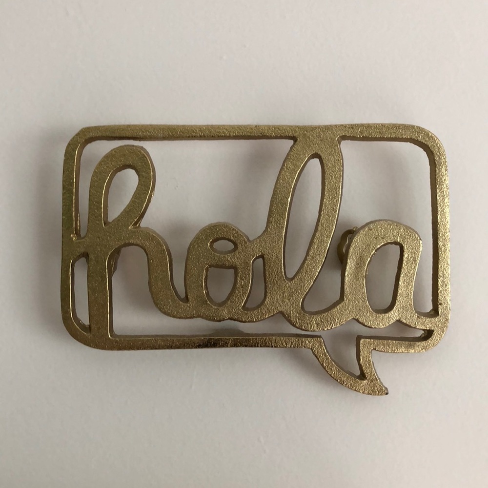 “Hola” Text Bubble Wall Decor